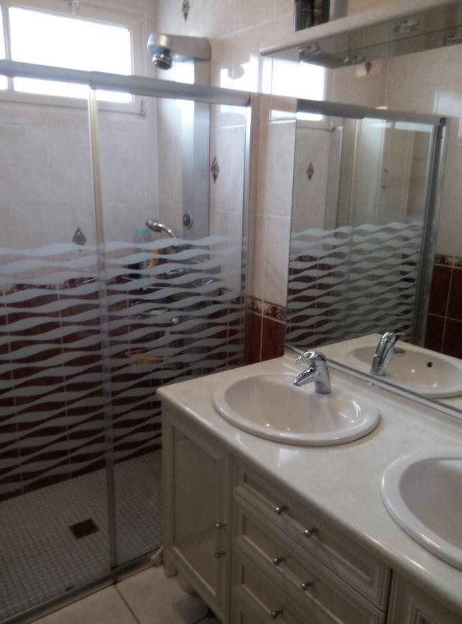 Chez Myla Chambre Avec Tv Ecran Plat Et Salle De Bain Privative Bourges Bagian luar foto
