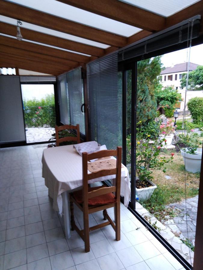 Chez Myla Chambre Avec Tv Ecran Plat Et Salle De Bain Privative Bourges Bagian luar foto